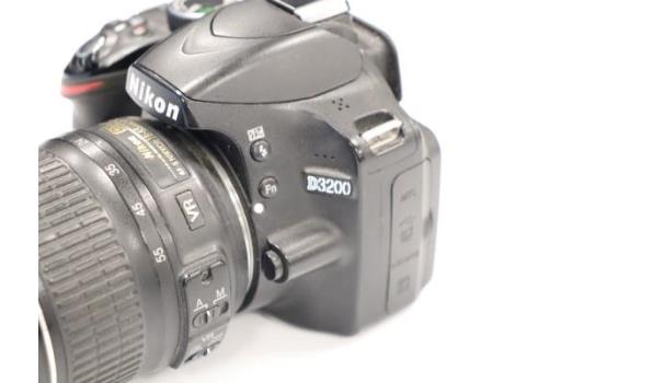 Digitale fotocamera NIKON, type D3200 + lens Nikon DX 18-55mm, zonder batterij/lader, werking niet gekend